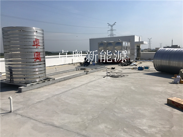 炎炎夏日，我公司承接南京高淳吉茂汽車零件有限公司太陽能加空氣能熱水工程！