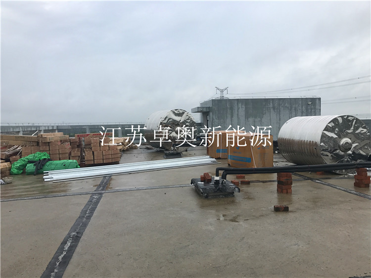 恭喜我公司承接丹陽宏福物流園15噸太陽能加空氣能熱水工程，已順利進場開始安裝。
